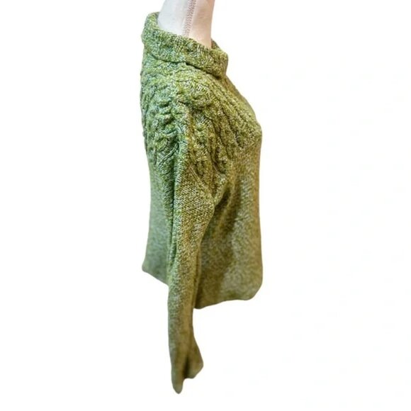 Green Cable Knit Sweater Size Medium - Picture 6 of 8